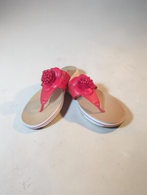 NWT ALEXIS BENDEL  SIZE  8.5 Women’s Floral Thong Sandals - RED.